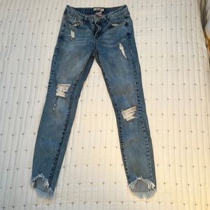Distressed skinny Jean